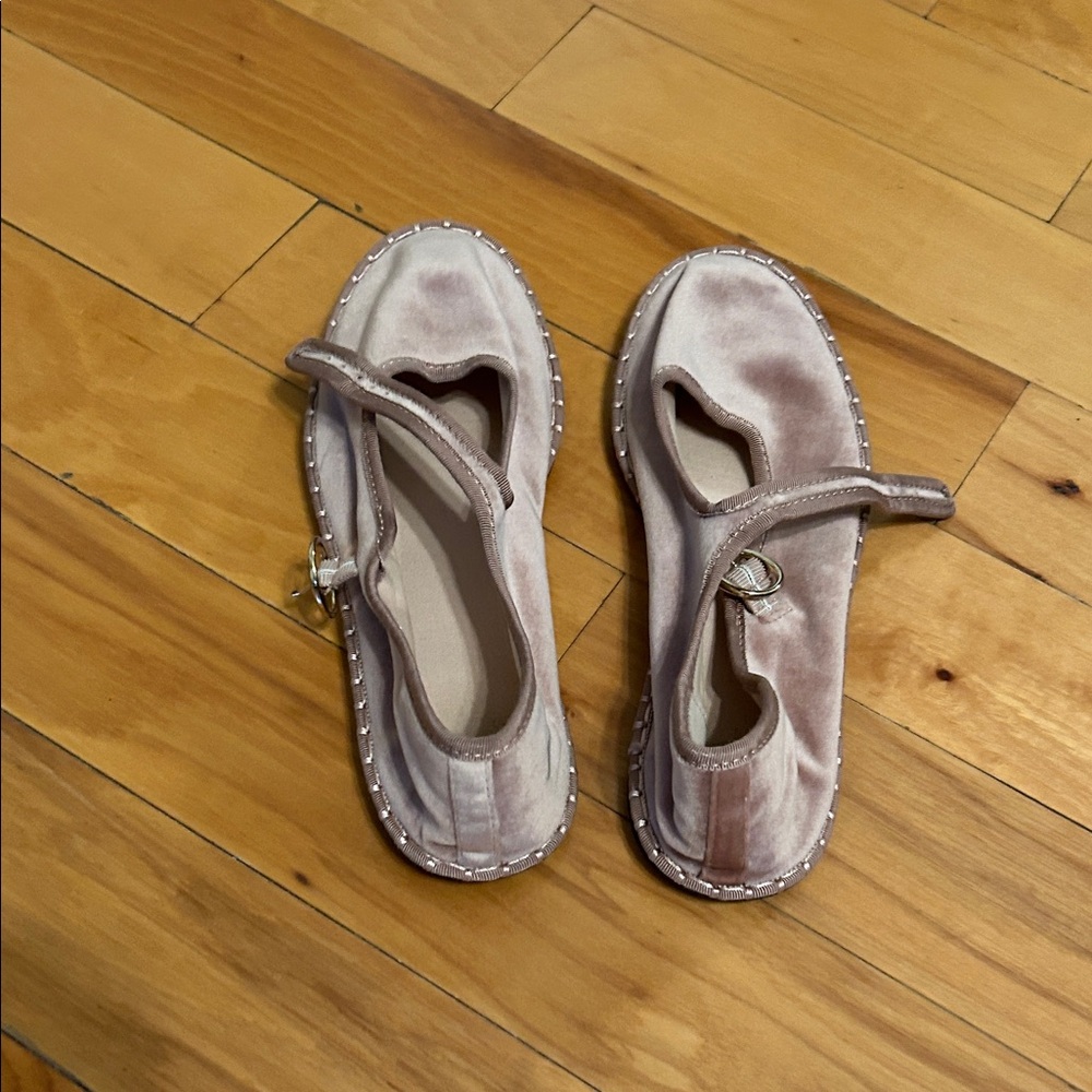 Chic Velvet Mary Jane Ballerina Flats in Soft Dusty Rose Pink - Picture 2 of 8